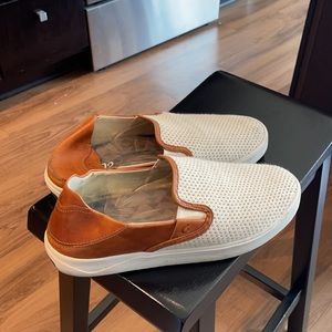 Slip On shoes with flexible heel feature
